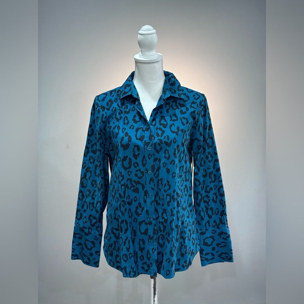 Blue Chico’s Animal Print Button Down Size 1 (8) EUC